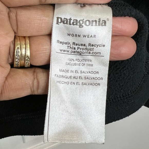 Patagonia Women's 1/4-Zip Fleece Pullover - Black - Size Medium - Picture 2 of 4
